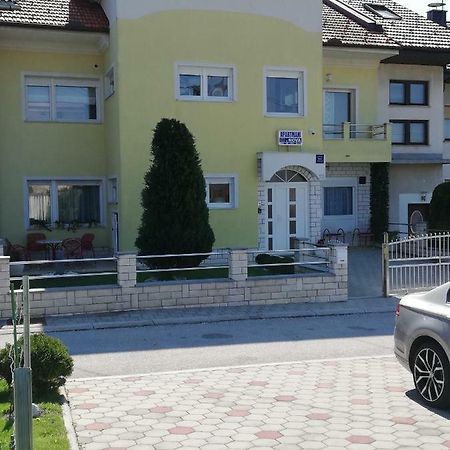 Apartmani Nova Karlovac Eksteriør billede