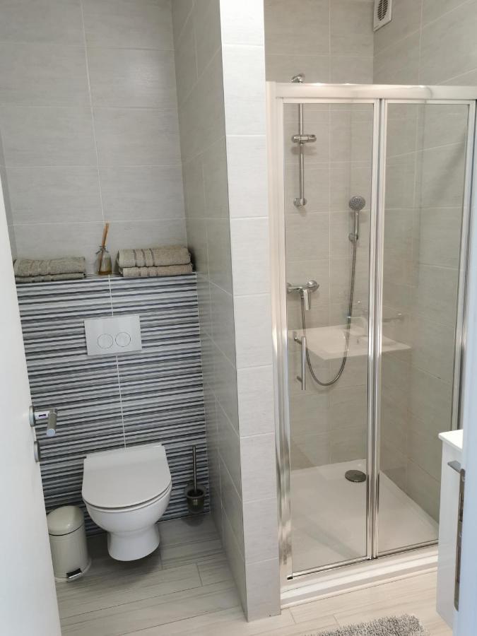 Apartmani Nova Karlovac Eksteriør billede
