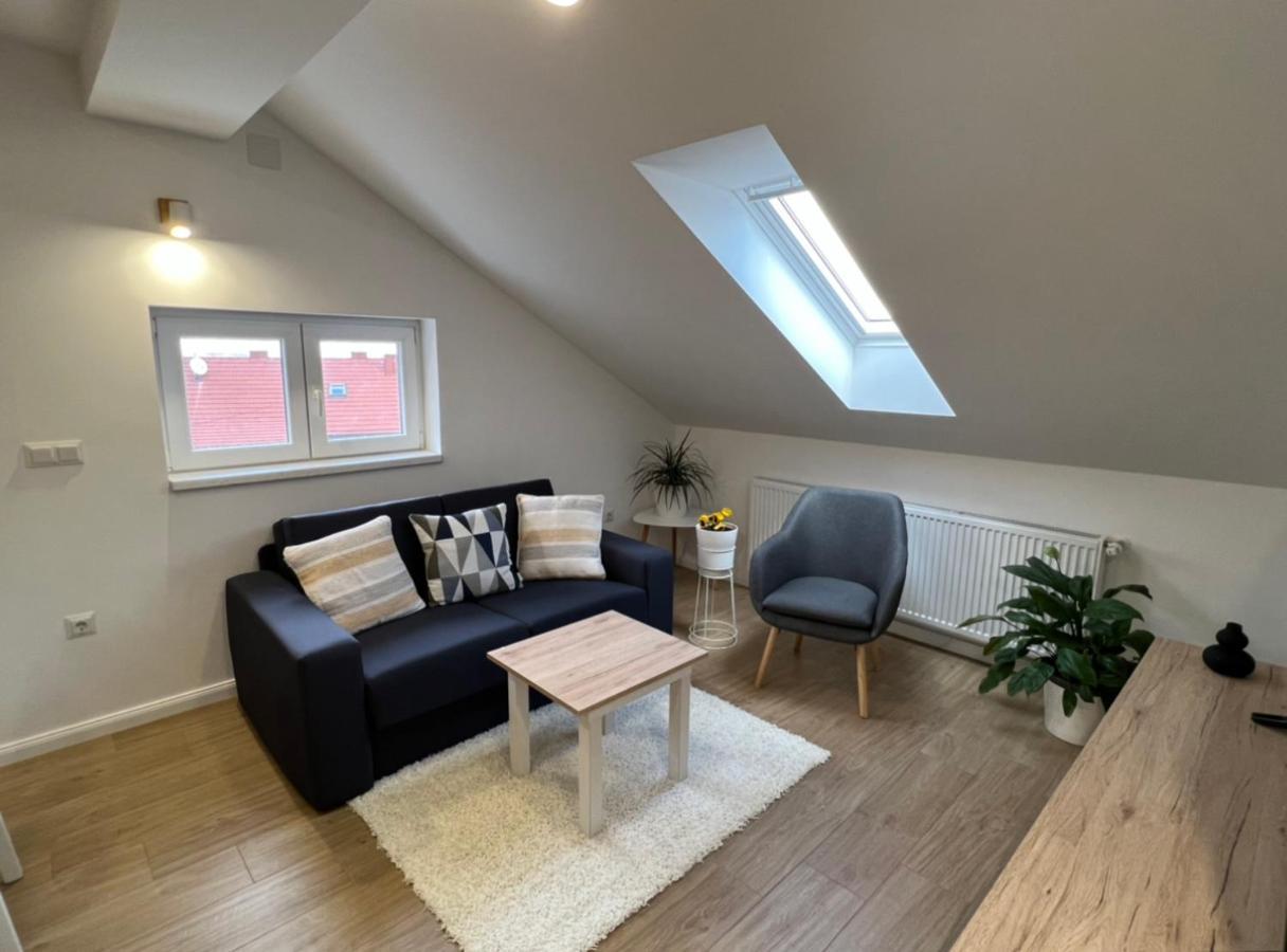 Apartmani Nova Karlovac Eksteriør billede