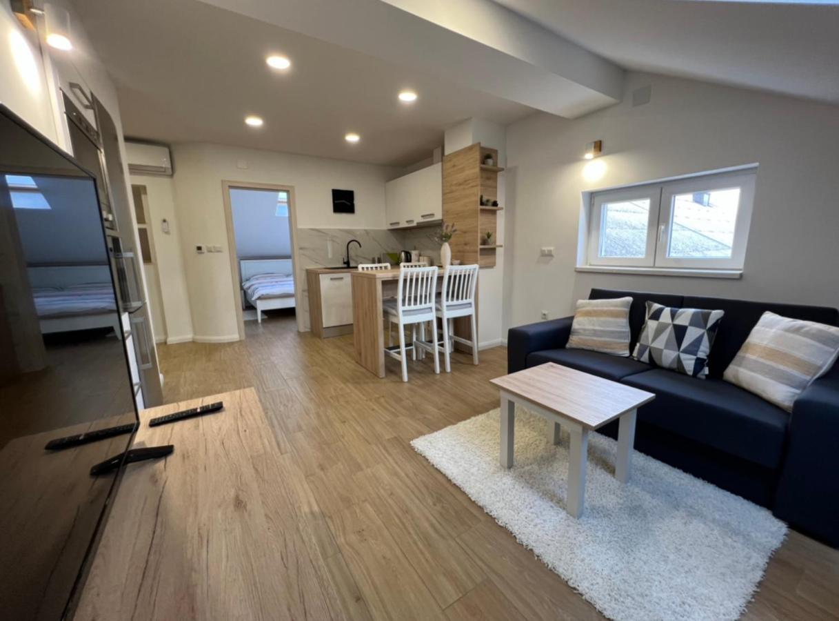 Apartmani Nova Karlovac Eksteriør billede