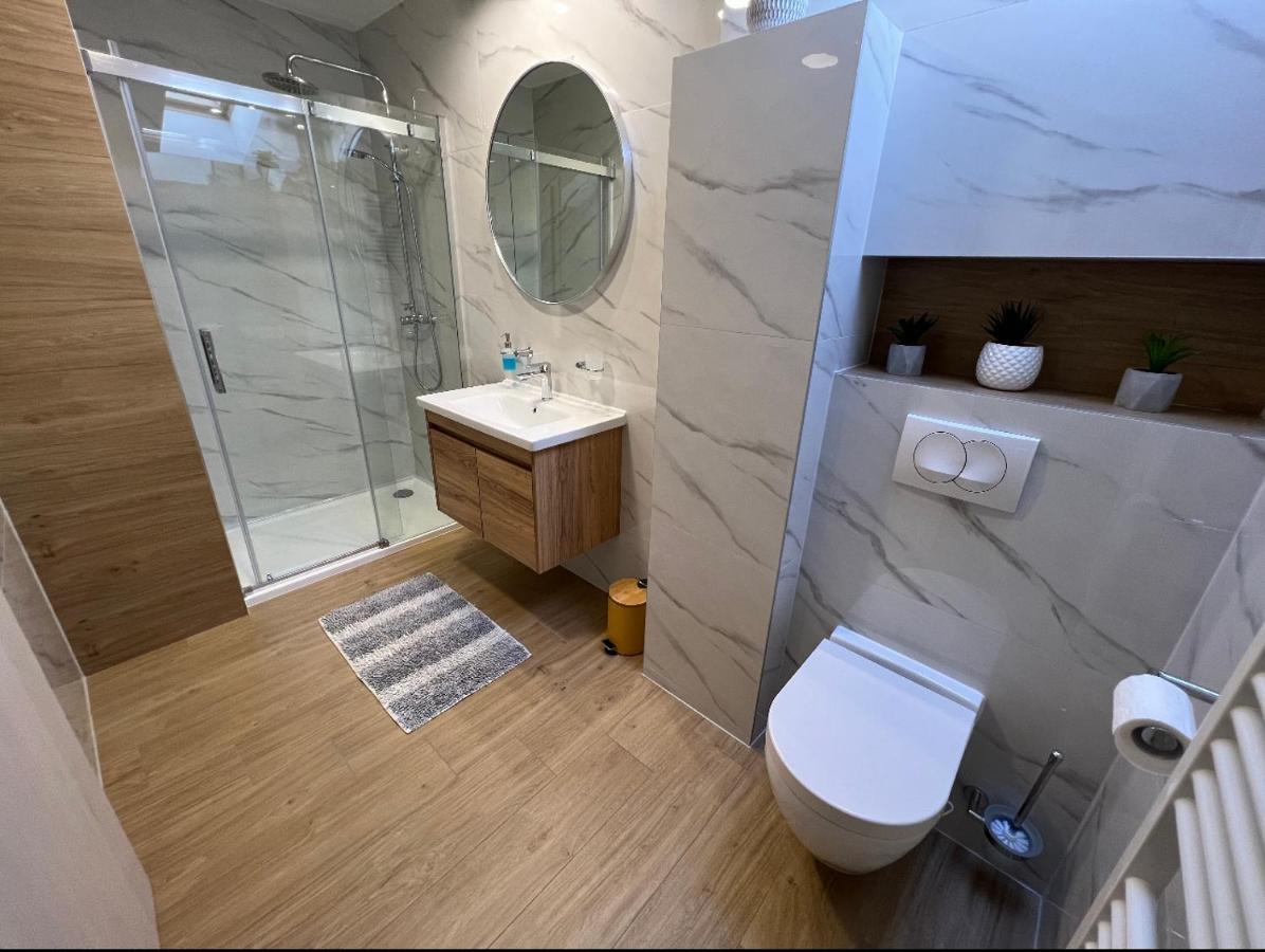 Apartmani Nova Karlovac Eksteriør billede