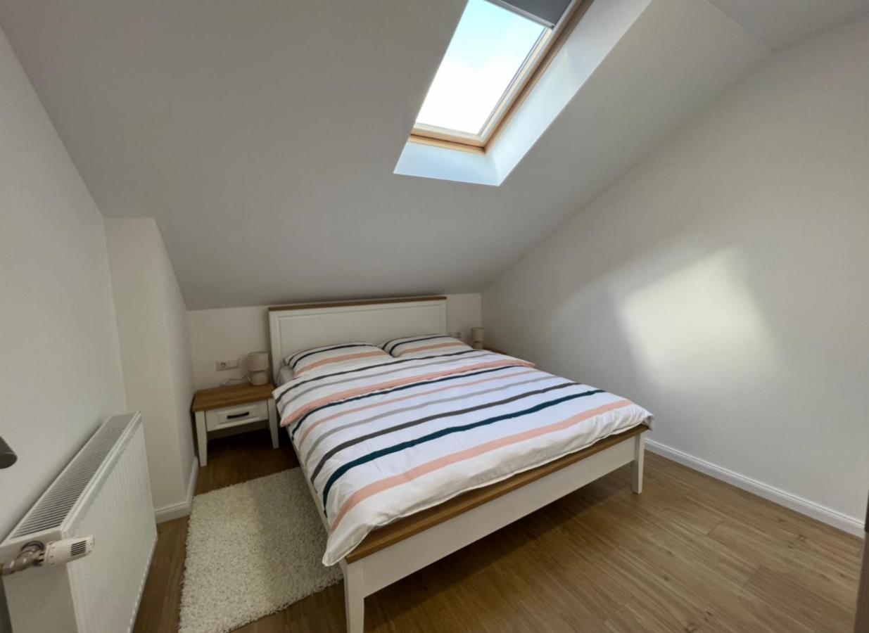 Apartmani Nova Karlovac Eksteriør billede