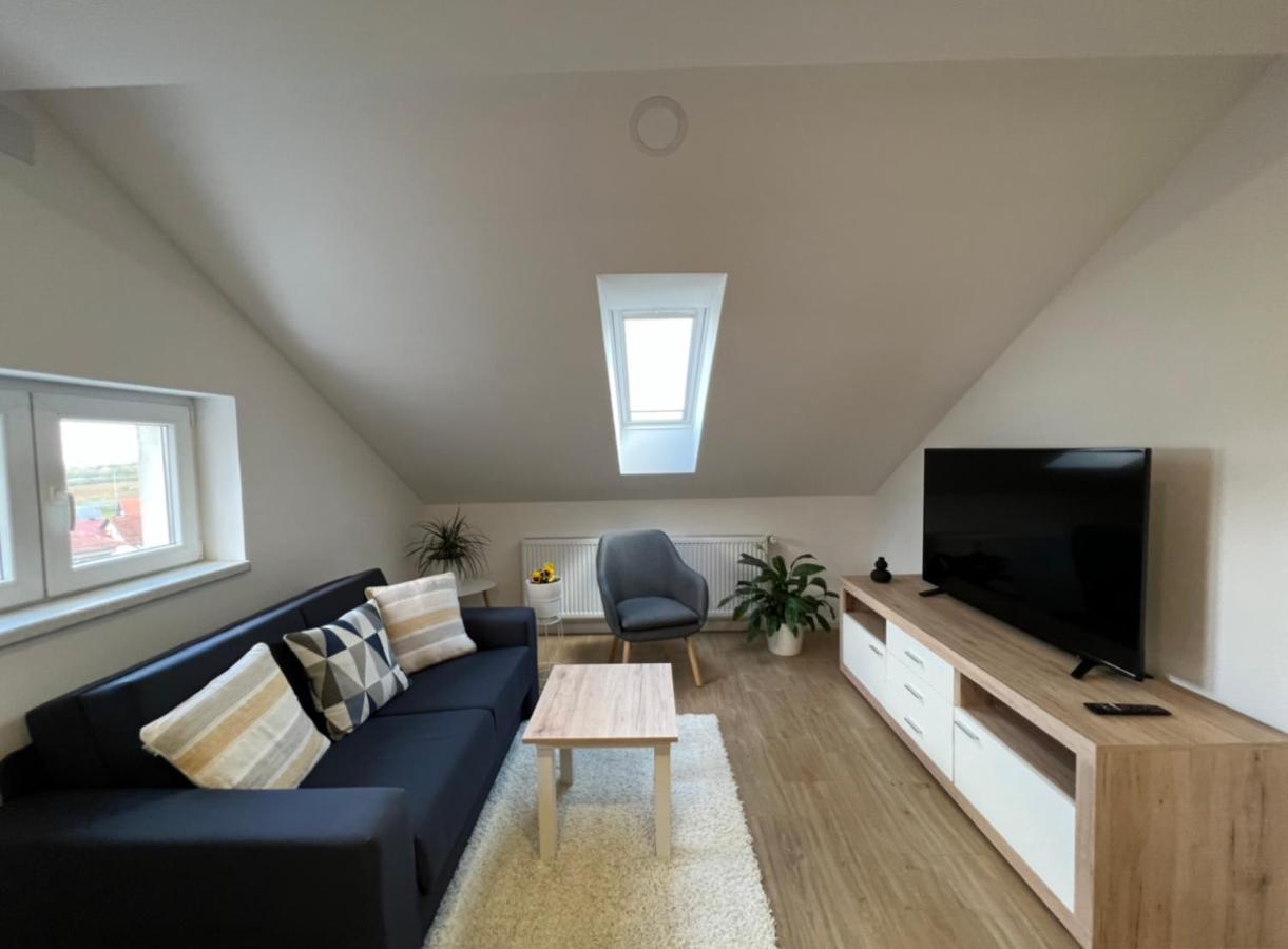 Apartmani Nova Karlovac Eksteriør billede