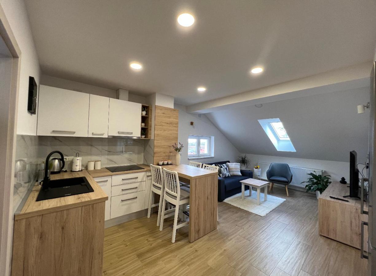Apartmani Nova Karlovac Eksteriør billede