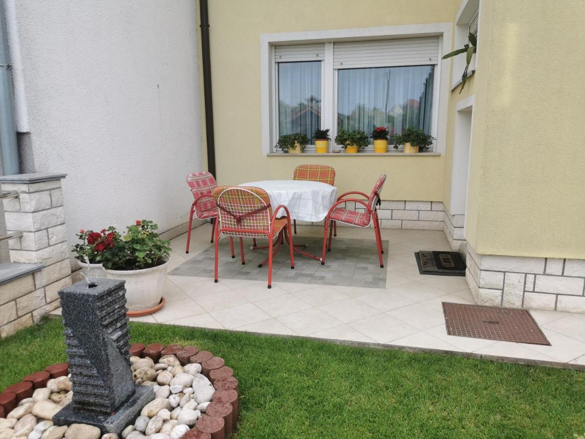 Apartmani Nova Karlovac Eksteriør billede