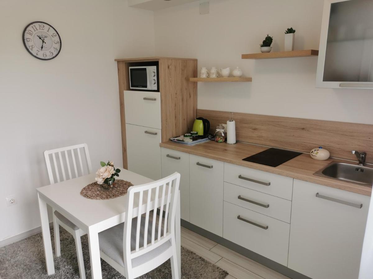 Apartmani Nova Karlovac Eksteriør billede