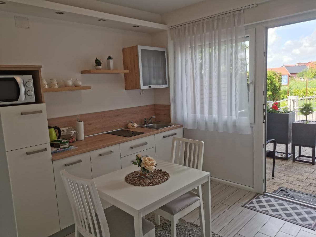Apartmani Nova Karlovac Eksteriør billede