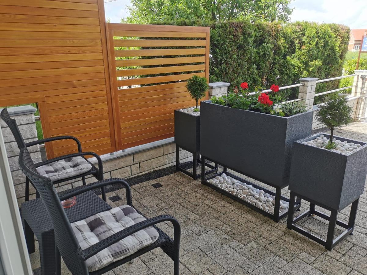 Apartmani Nova Karlovac Eksteriør billede
