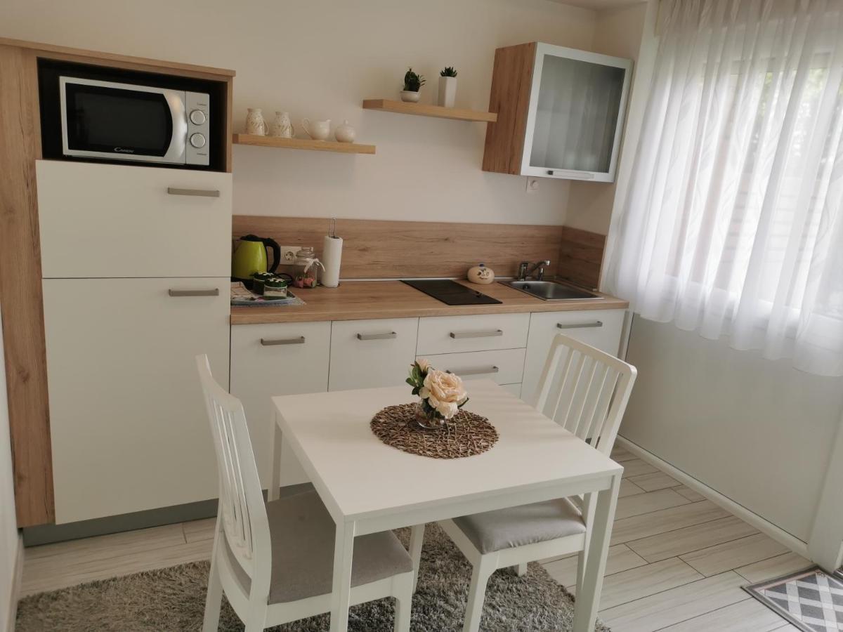 Apartmani Nova Karlovac Eksteriør billede