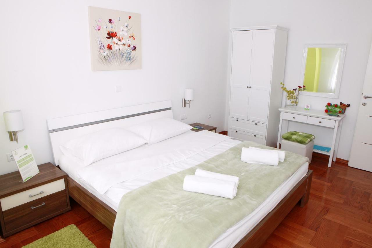 Apartmani Nova Karlovac Eksteriør billede