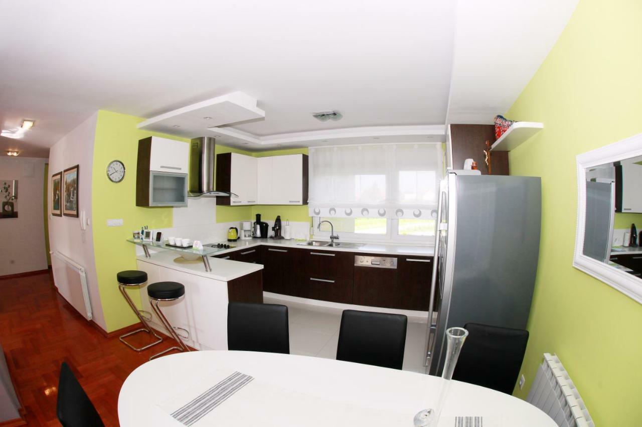 Apartmani Nova Karlovac Eksteriør billede
