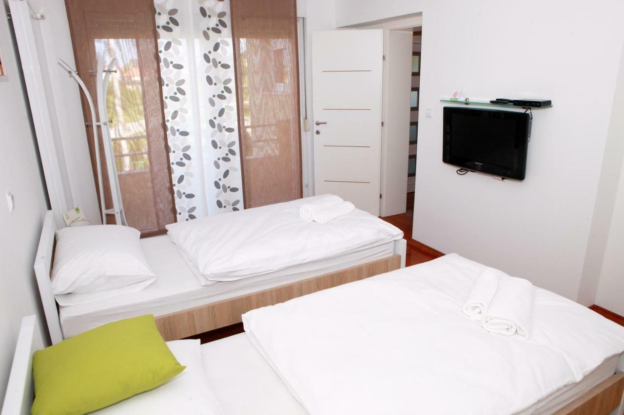 Apartmani Nova Karlovac Eksteriør billede