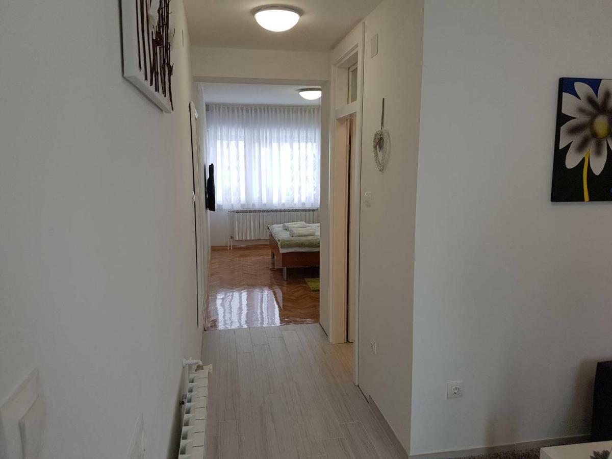 Apartmani Nova Karlovac Eksteriør billede