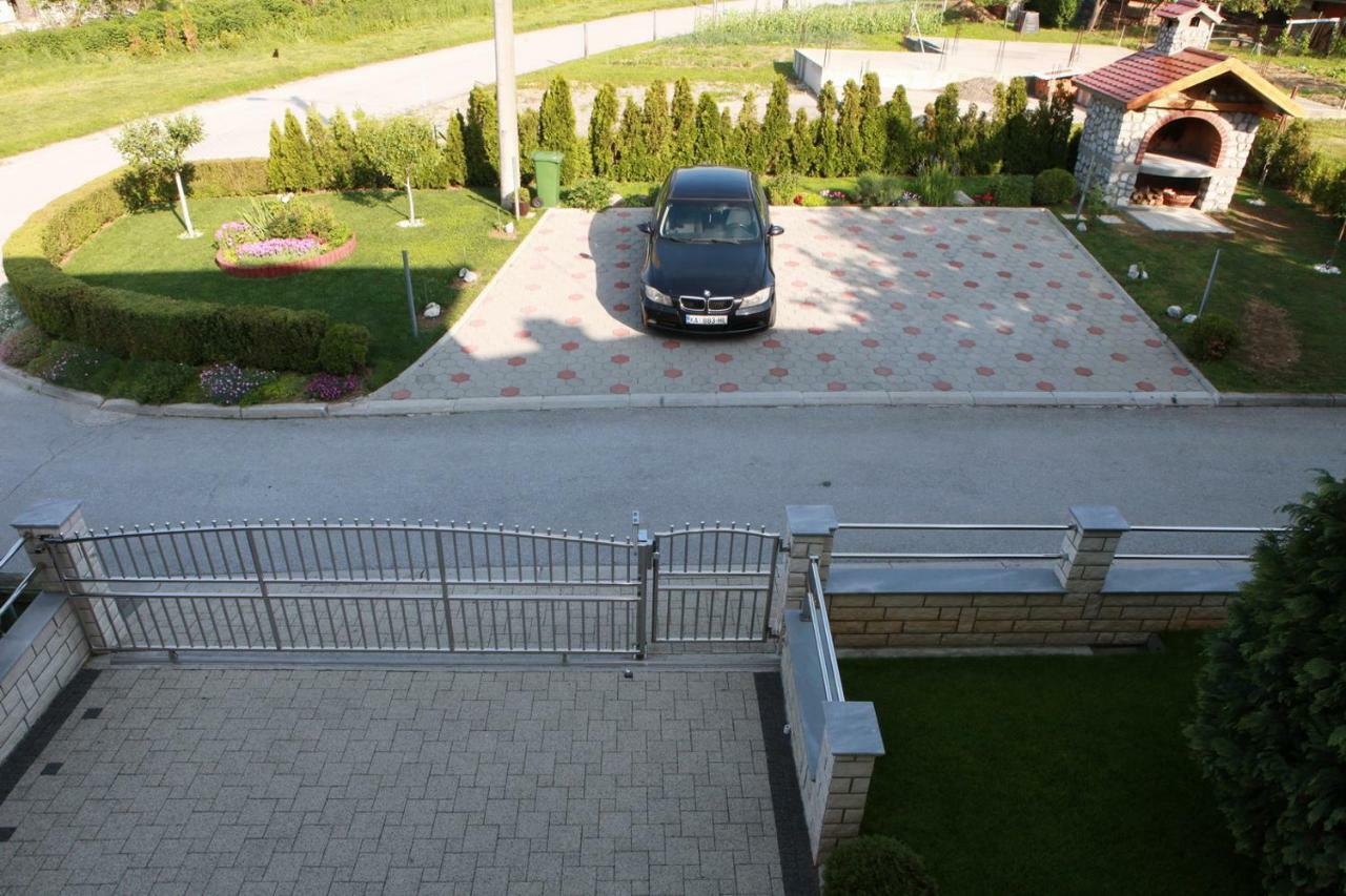 Apartmani Nova Karlovac Eksteriør billede